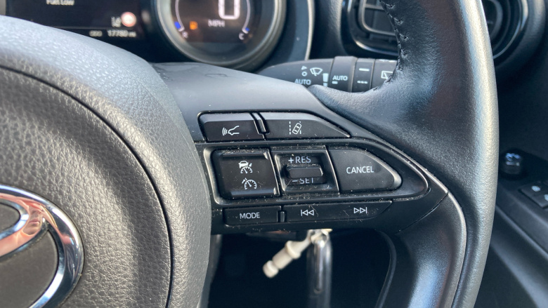 Toyota Yaris 1.5 Hybrid Design 5dr CVT Hybrid Hatchback